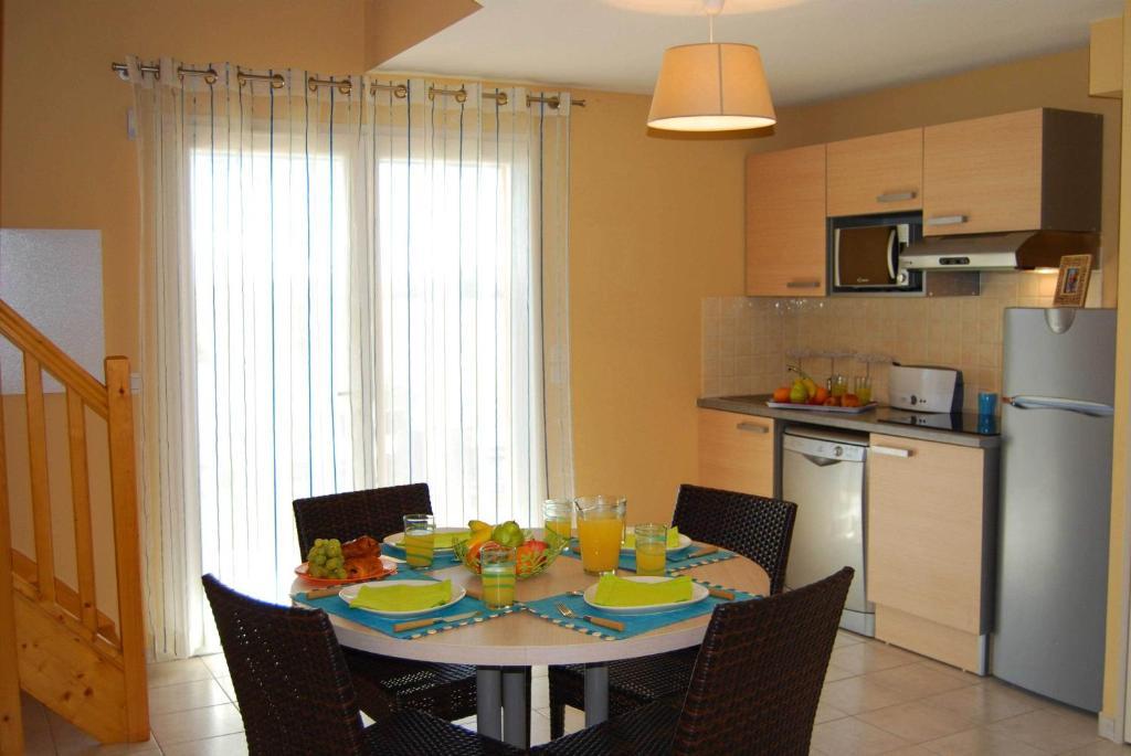 Lagrange Grand Bleu Vacances - Residence Le Mas De Torreilles Ruang foto