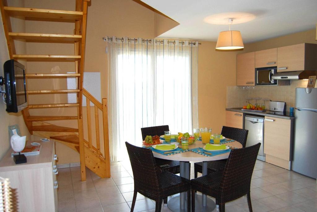 Lagrange Grand Bleu Vacances - Residence Le Mas De Torreilles Ruang foto