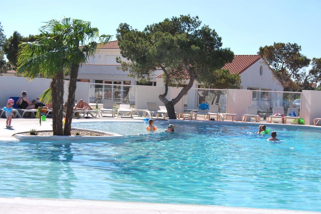Lagrange Grand Bleu Vacances - Residence Le Mas De Torreilles Bagian luar foto